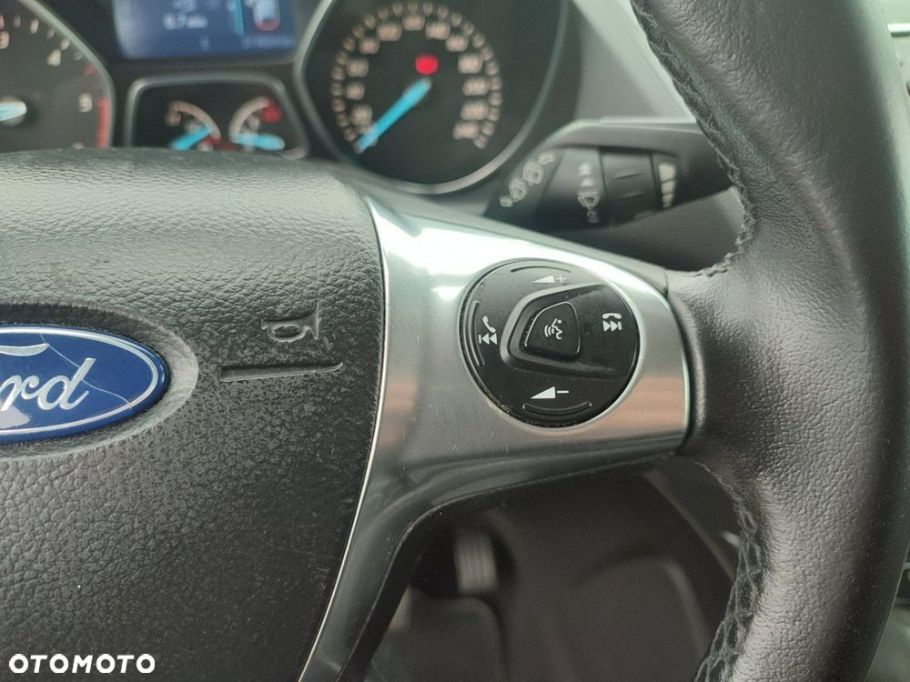 Ford Kuga 2.0 TDCi 2x4 Titanium - 17