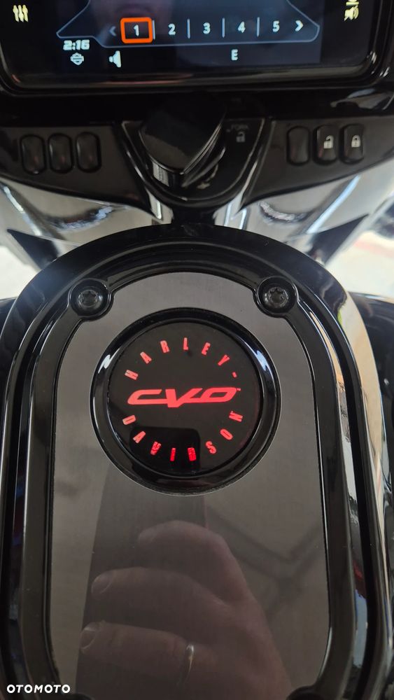 Harley-Davidson CVO Street Glide - 19