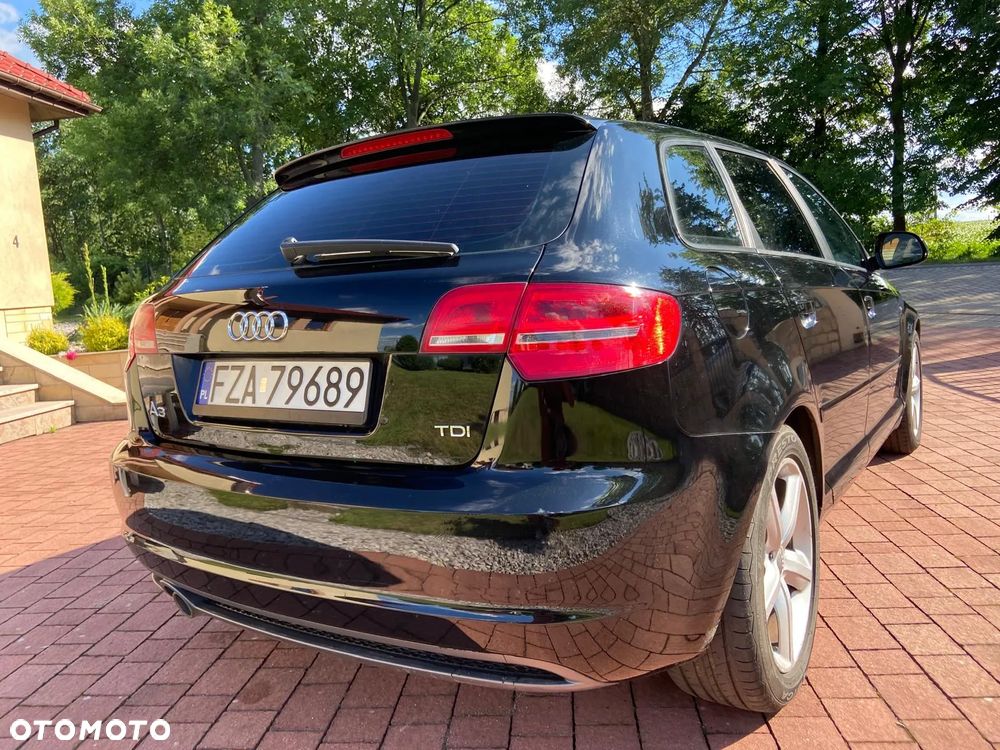 Audi A3 Sportback 1.6 TDI DPF Ambiente - 23