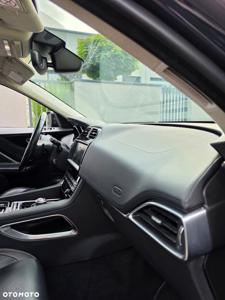 Jaguar F-Pace 20d Prestige - 25