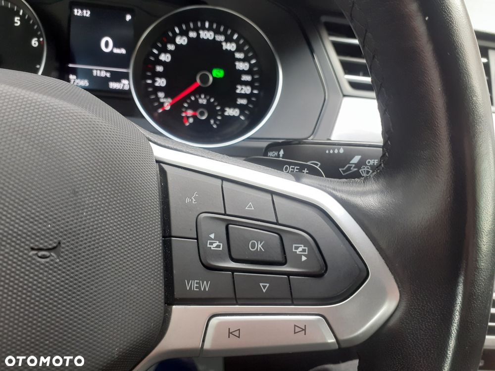 Volkswagen Passat - 13