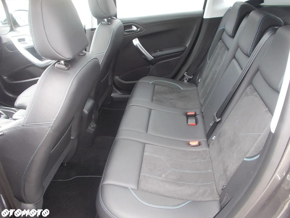 Peugeot 2008 1.2 PureTech Active S&S EAT8 - 10
