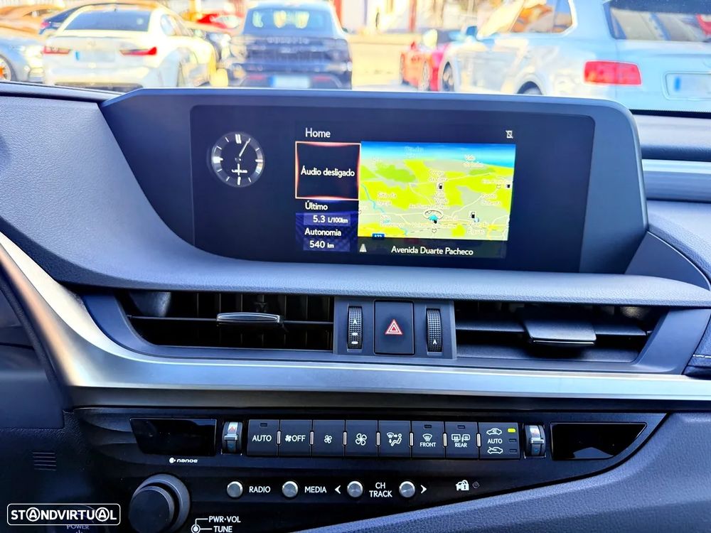 Lexus ES 300h - 18