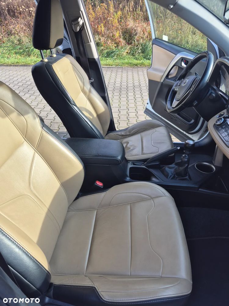 Toyota RAV4 2.0 D-4D Prestige - 13