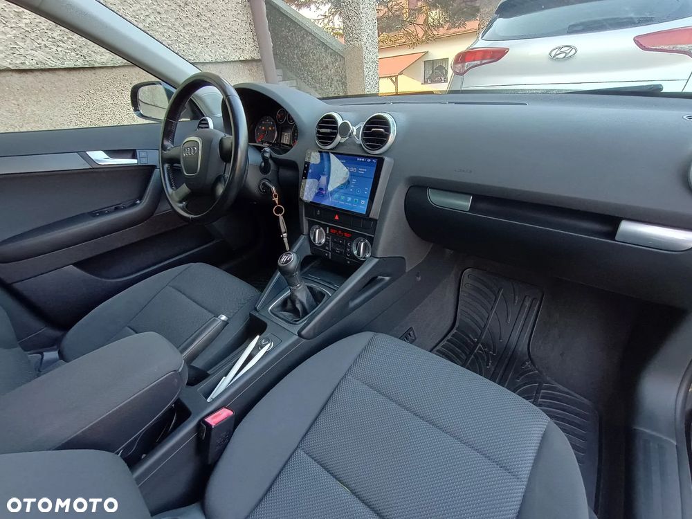 Audi A3 Sportback 1.6 Ambiente - 22