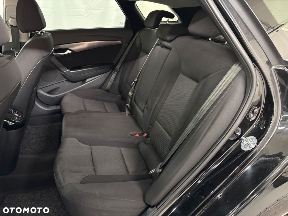 Hyundai i40 Kombi 1.7 CRDi DCT Premium - 32