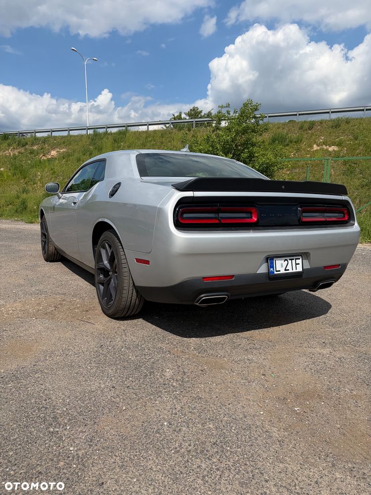 Dodge Challenger - 2