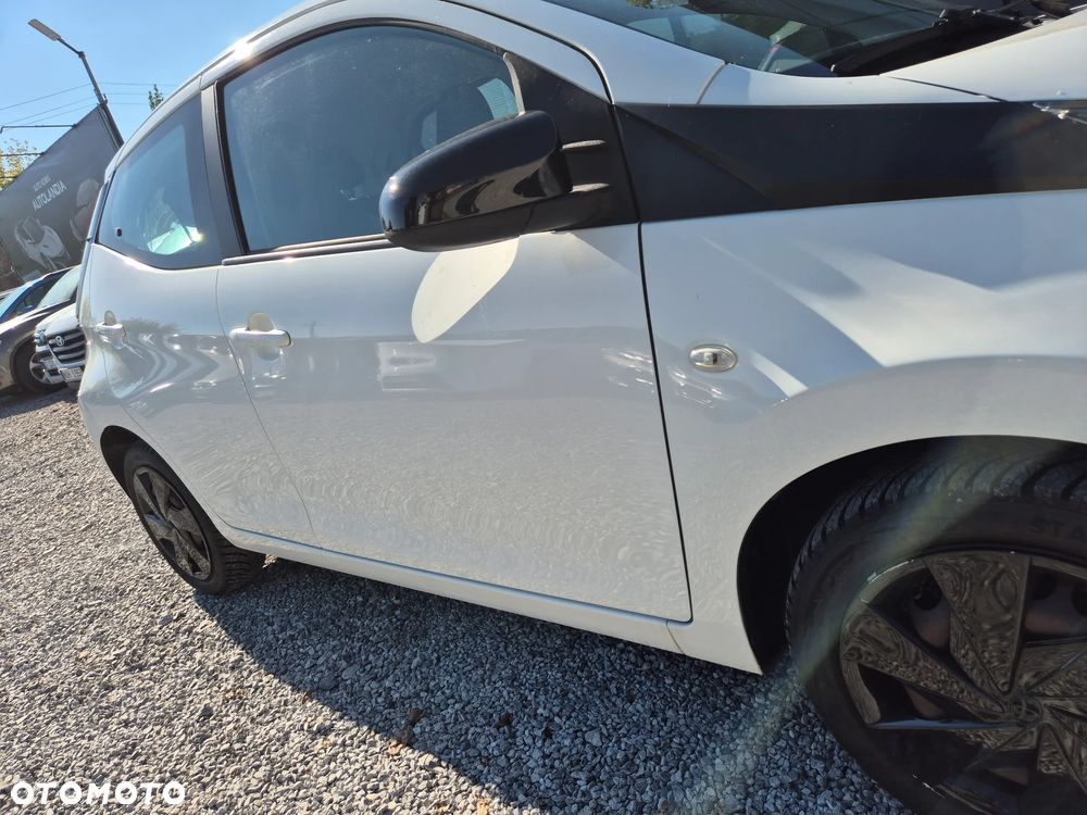 Toyota Aygo x-play Eco - 21