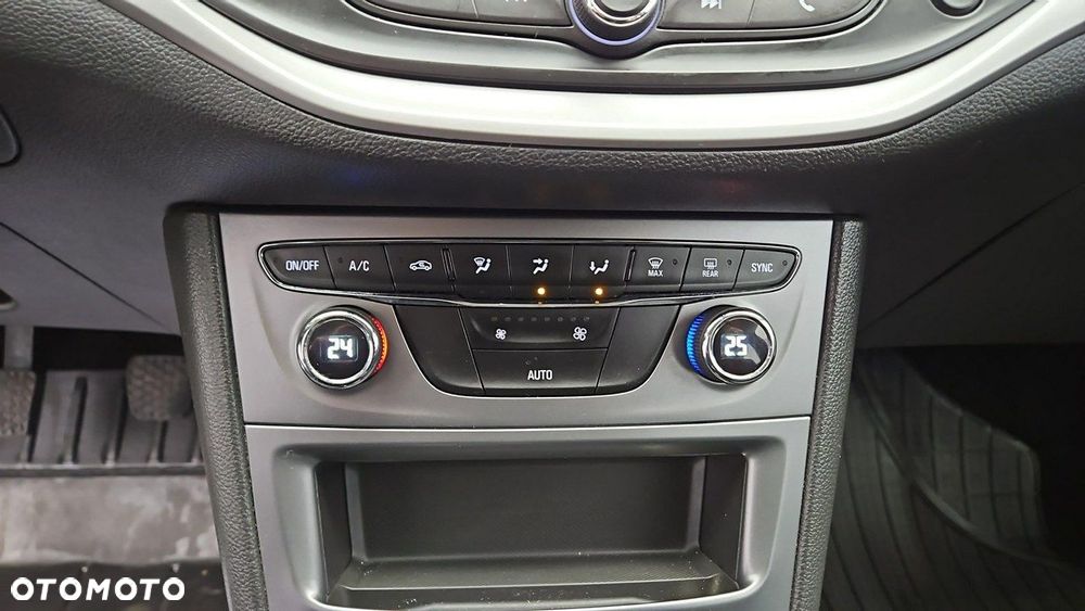 Opel Astra 1.6 CDTI Enjoy - 19