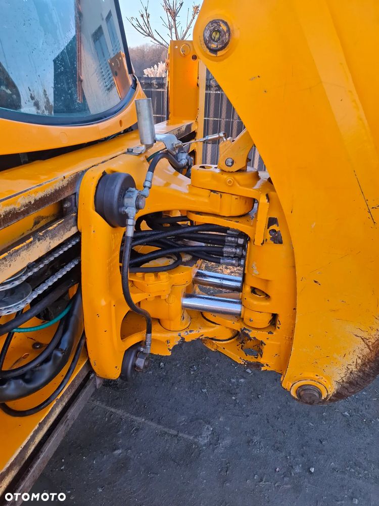 JCB 4CX - 11