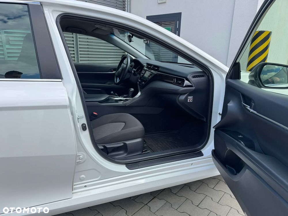 Toyota Camry 2.5 Hybrid Comfort CVT - 34