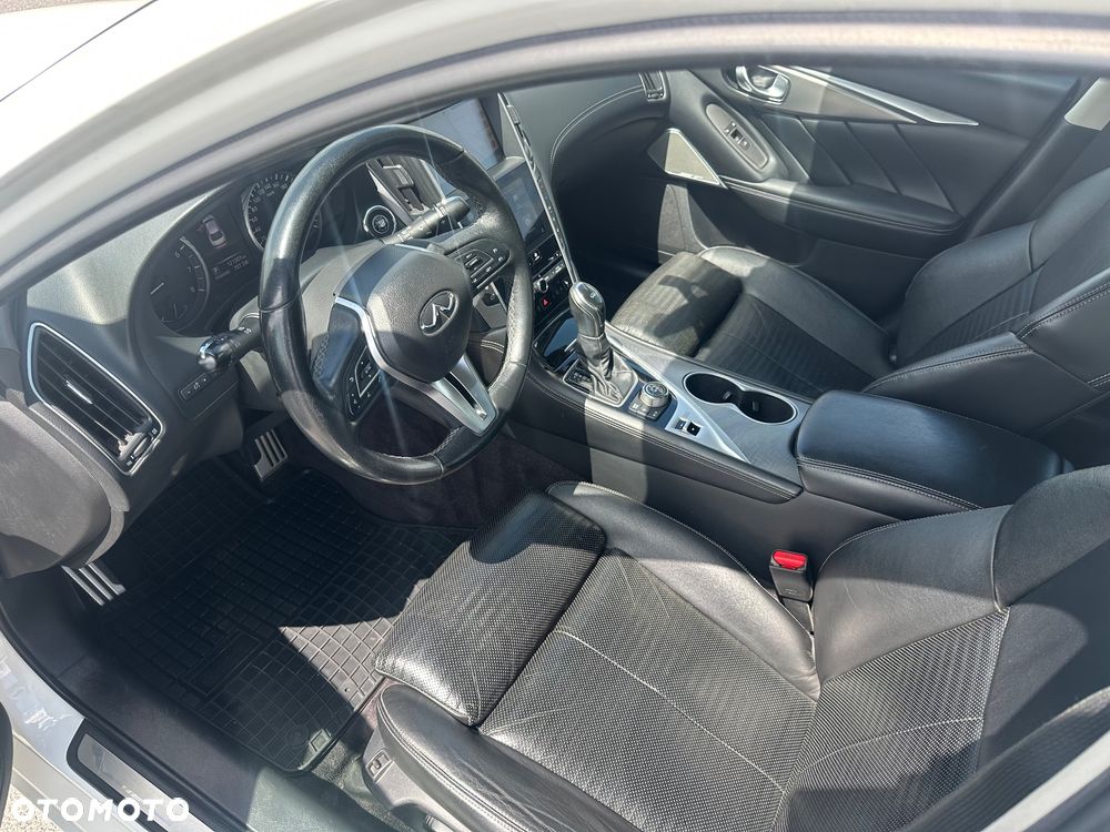 Infiniti Q50 2.0t Sport Sound Studio by Bose - 12