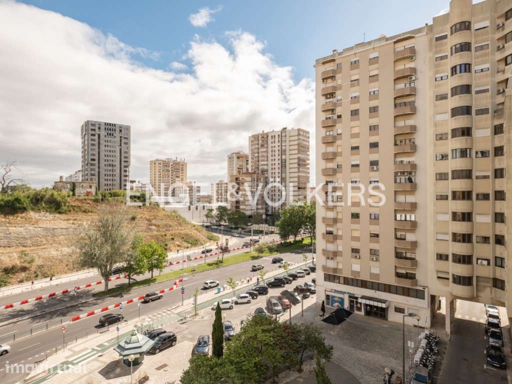 Apartamento T4 Totalmente Remodelado no Areeiro - Grande imagem: 4/36