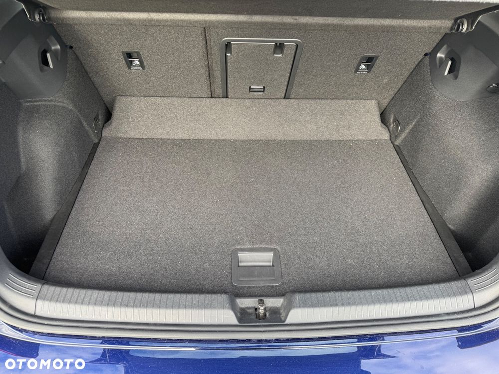 Volkswagen Golf VIII 1.5 TSI EVO Style - 23