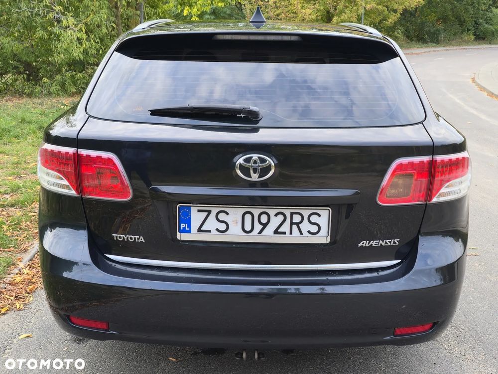 Toyota Avensis 1.6 Premium - 19