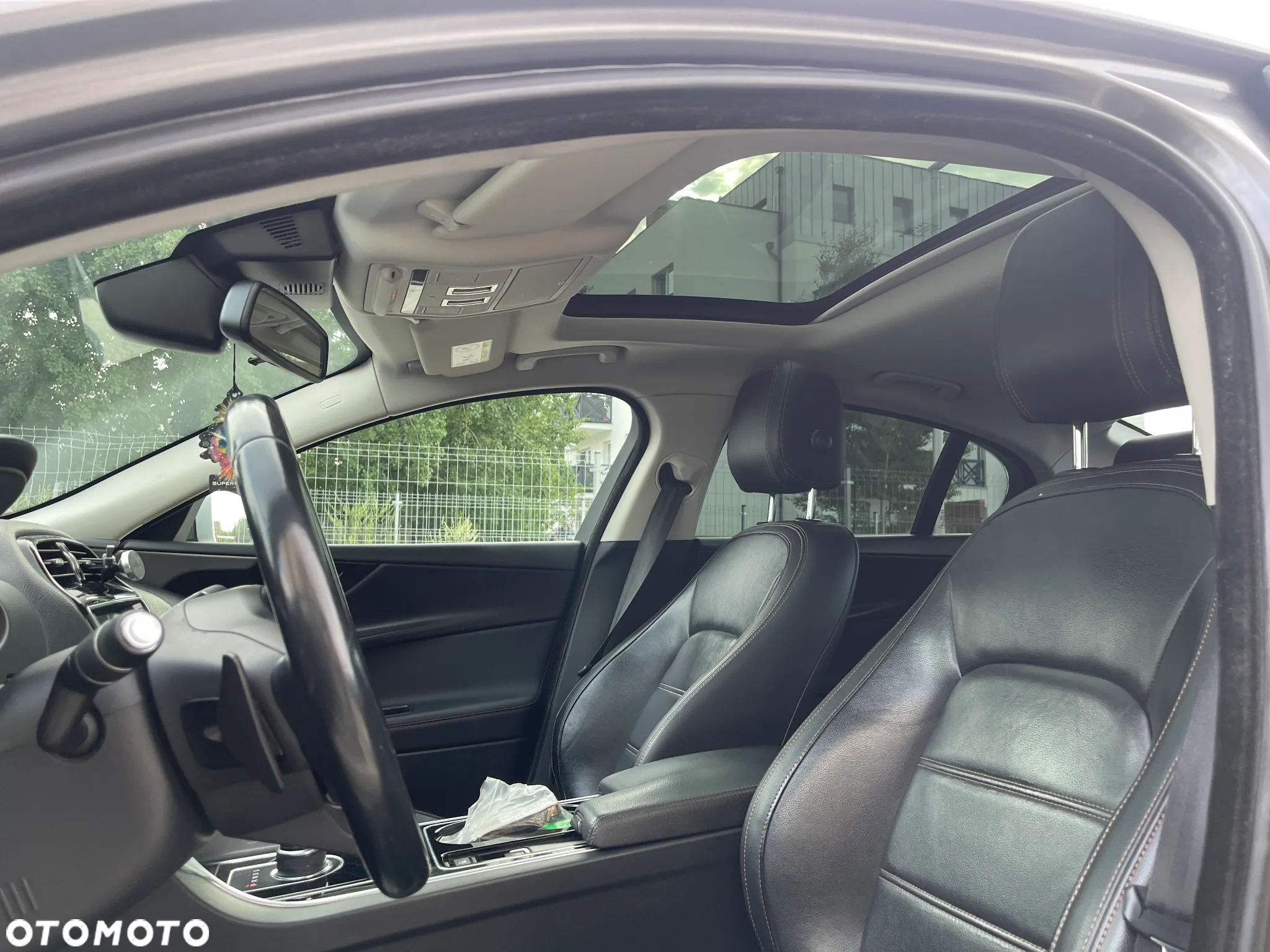Jaguar XE 2.0 D Prestige - 15
