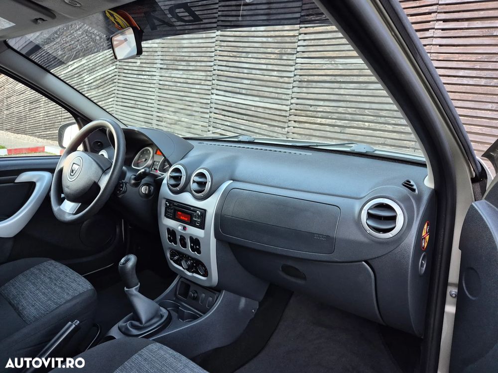 Dacia Duster 1.6 16V 4x2 Prestige - 27