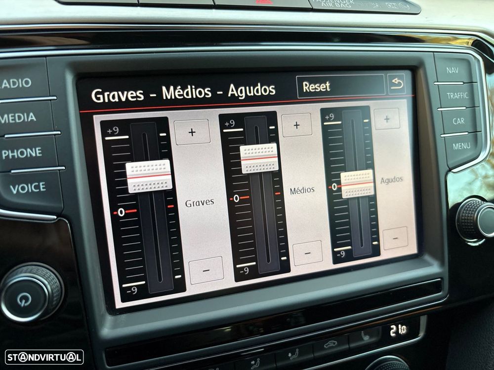 VW Passat Variant 2.0 TDi Highline DSG - 37