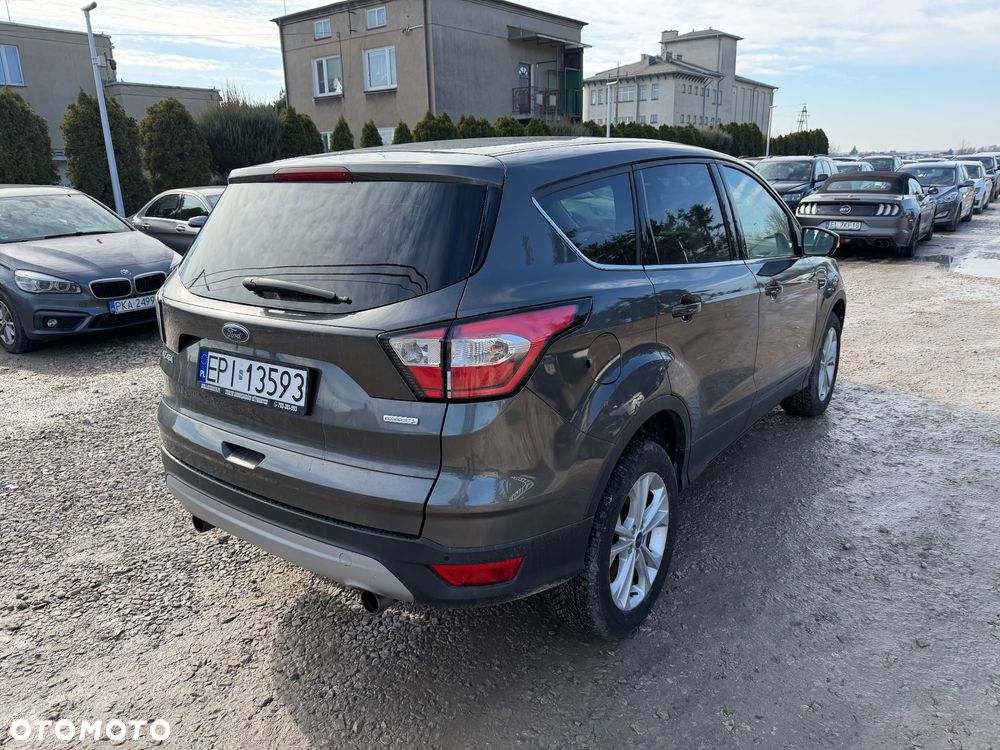 Ford Kuga 1.5 EcoBoost 2x4 Titanium - 6