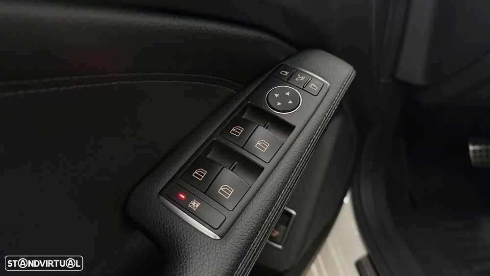 Mercedes-Benz CLA 45 AMG 4Matic 7G-DCT - 39