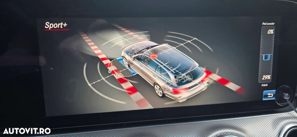 Mercedes-Benz E 220 d 4Matic 9G-TRONIC AMG Line - 39