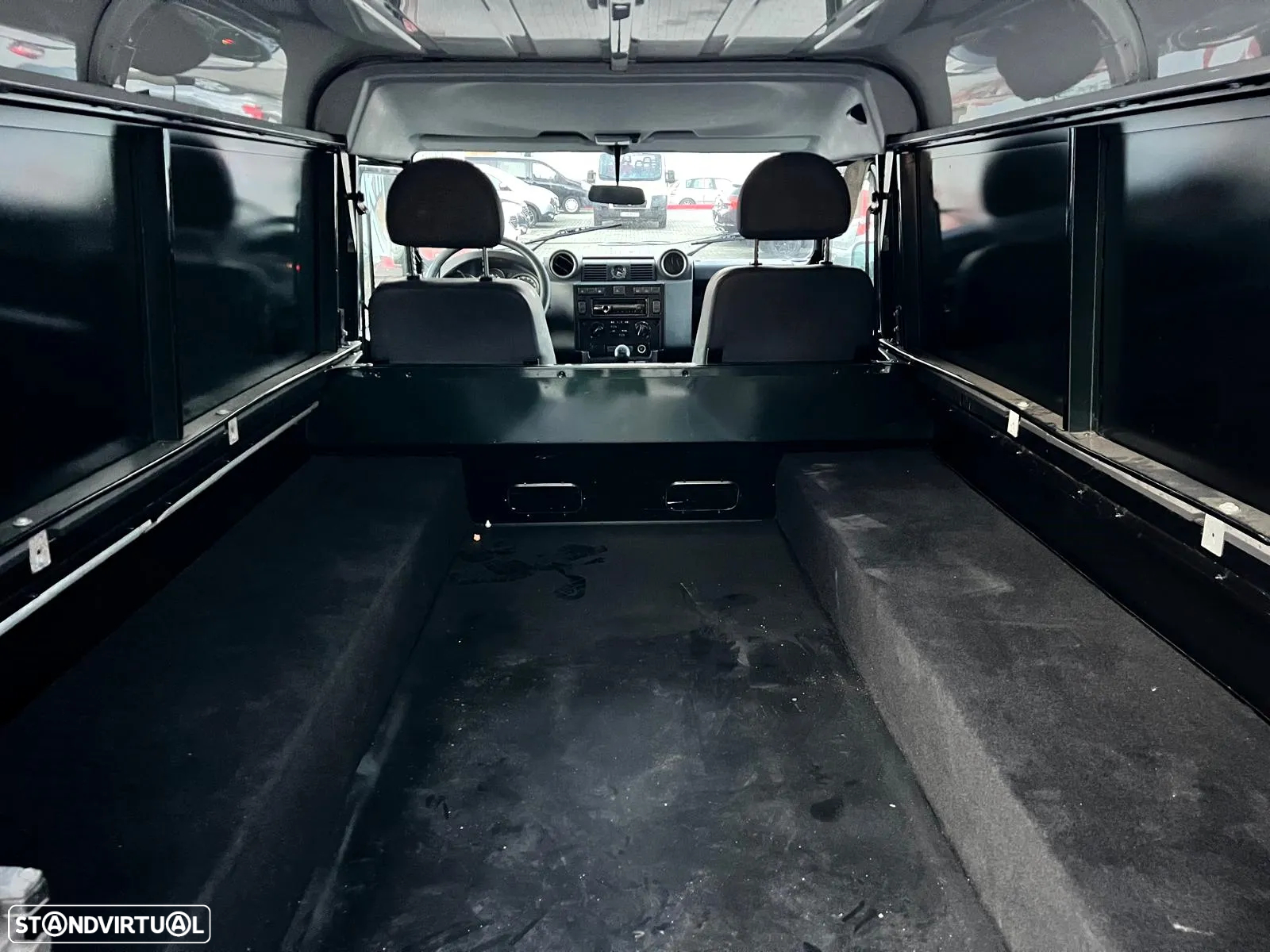 Land Rover Defender - 17
