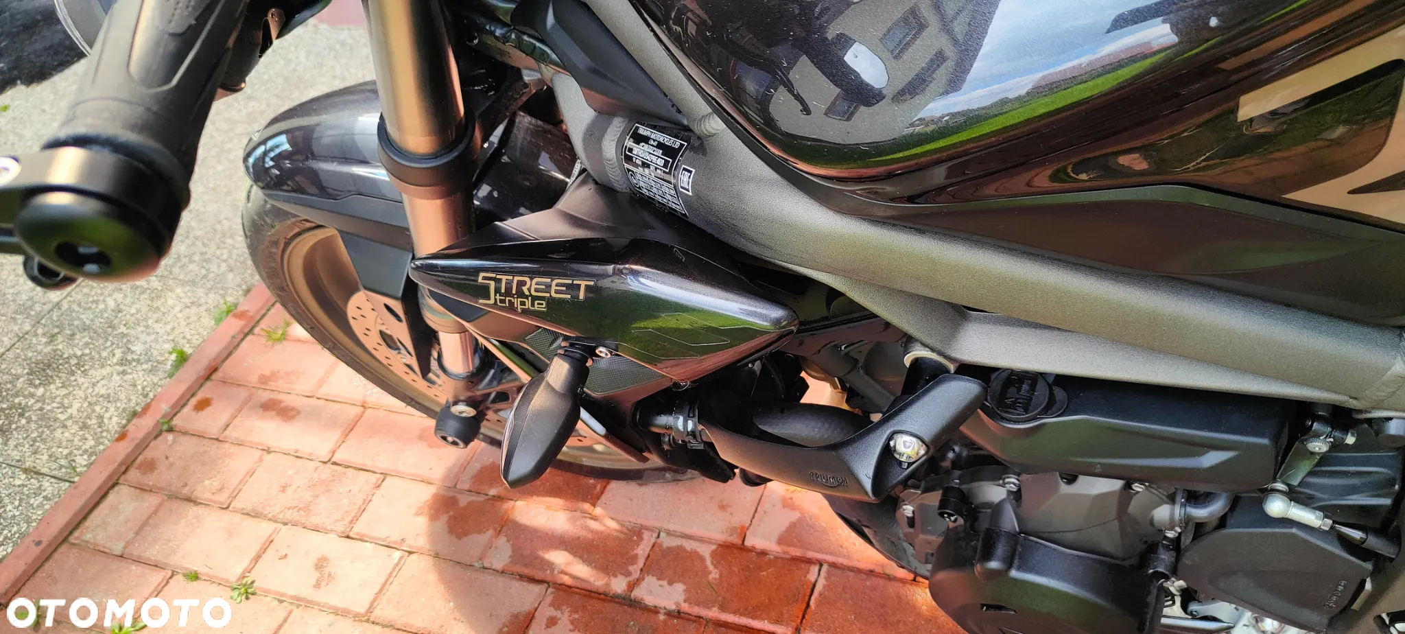 Triumph Street Triple - 16
