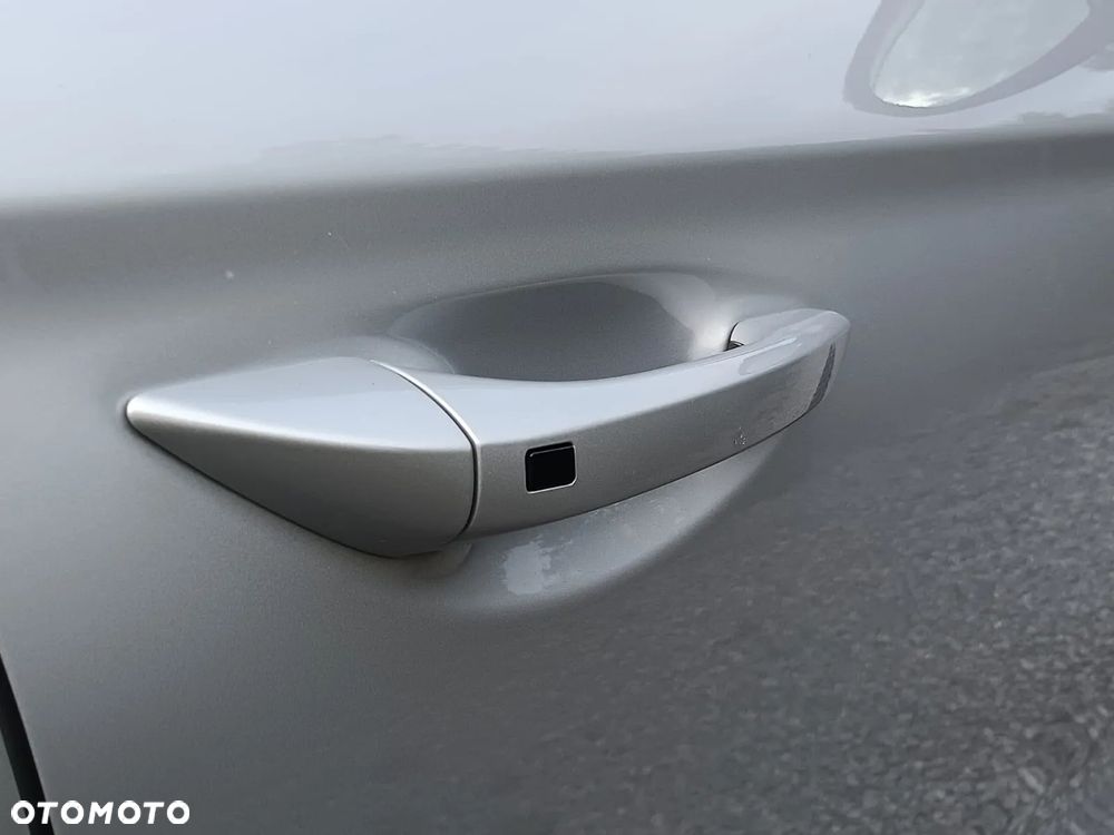 Hyundai IONIQ - 17