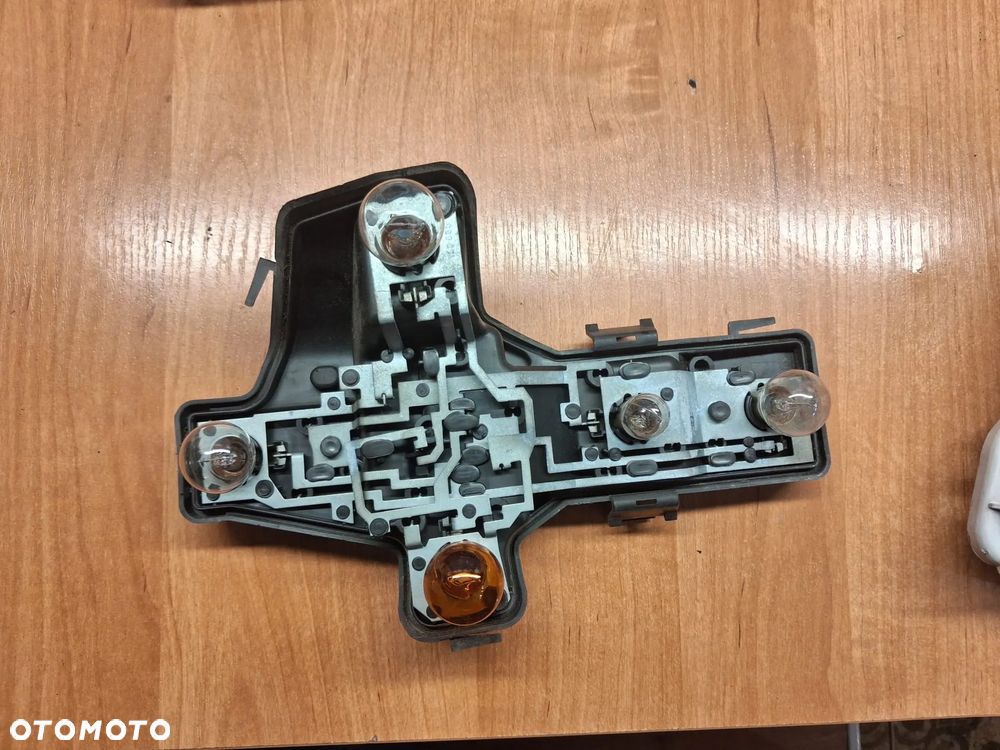 Wkład lampy VW TOURAN I prawy lewy tył 1T0945257A   1T0945258A  OE - 4