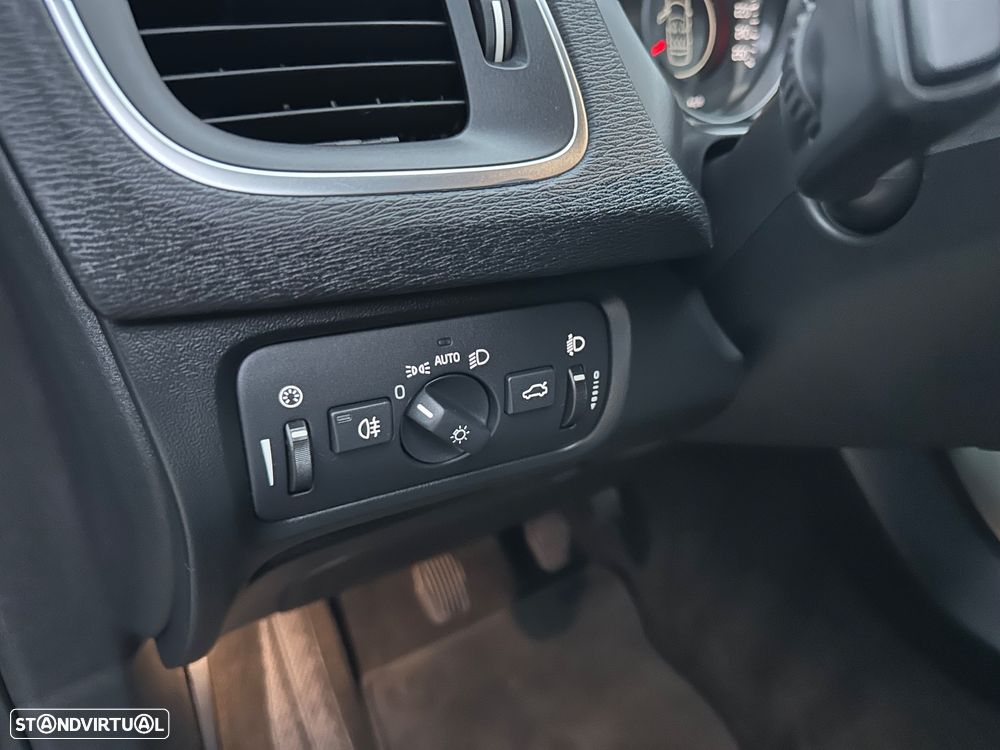 Volvo V40 D2 Momentum - 19