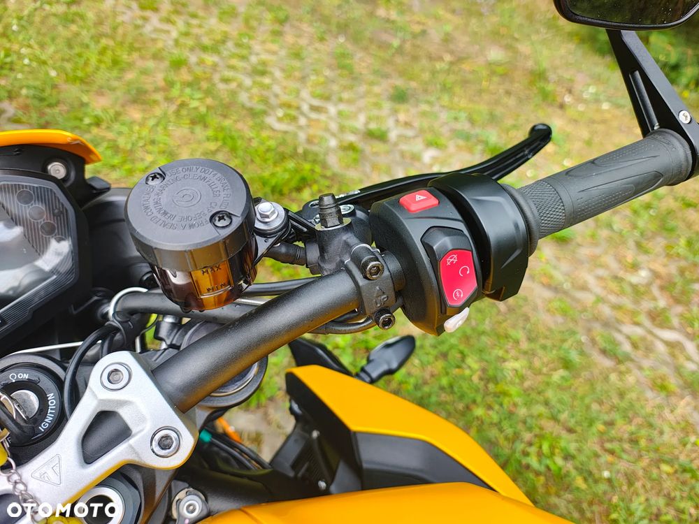 Triumph Street Triple - 16