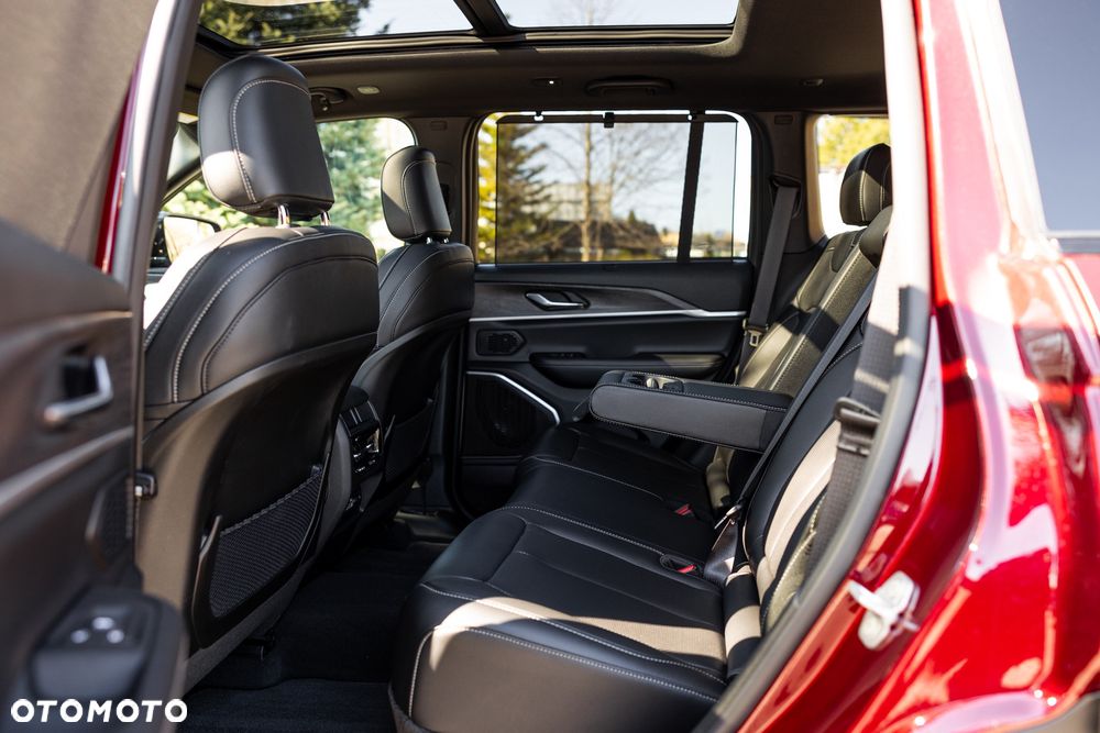 Jeep Grand Cherokee - 31