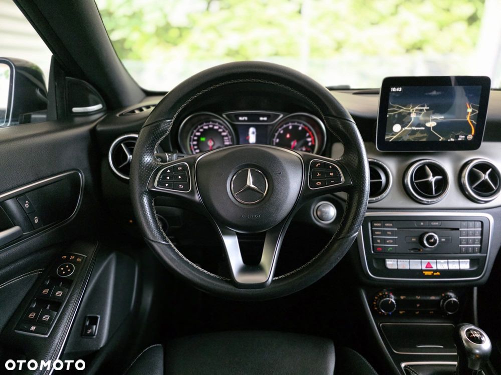 Mercedes-Benz CLA 200 - 12