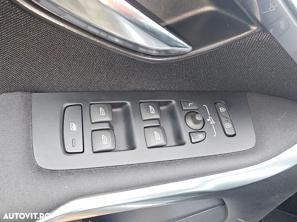 Volvo V40 D2 Linje Svart - 13