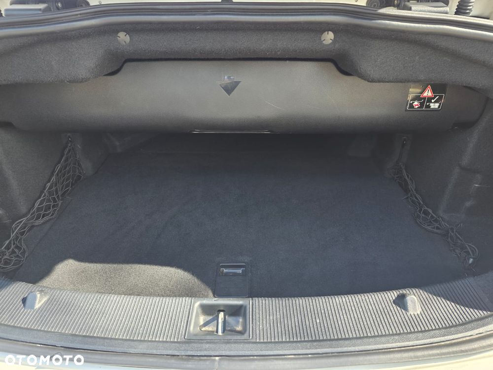 Mercedes-Benz Klasa E 250 7G-TRONIC - 25