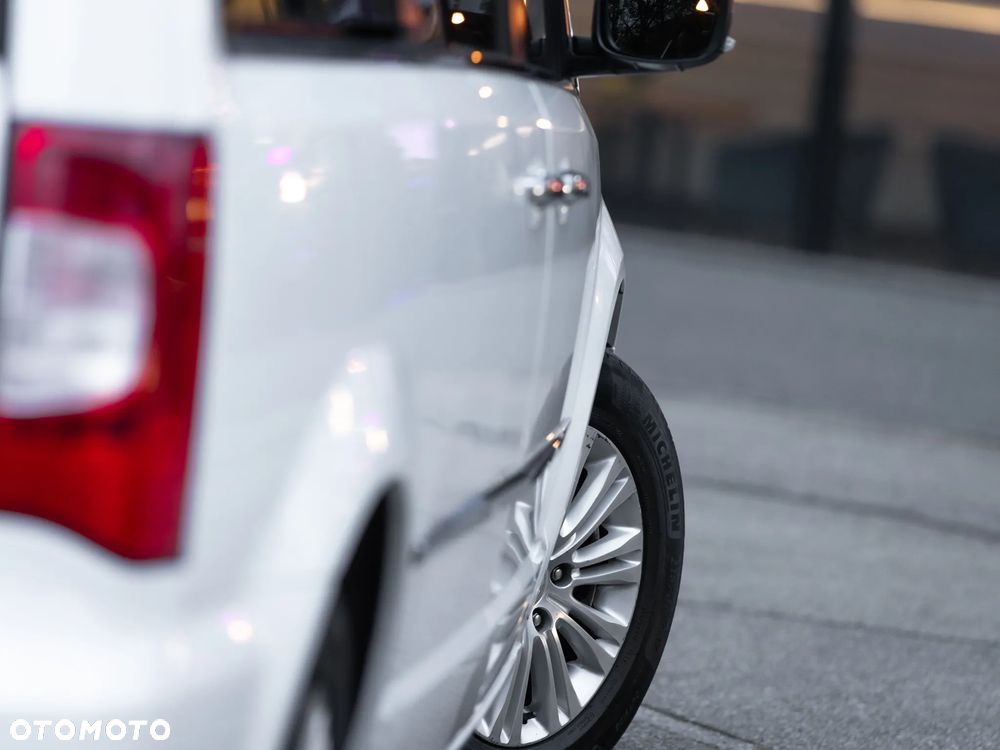 Lancia Voyager 3.6 Platinum - 40