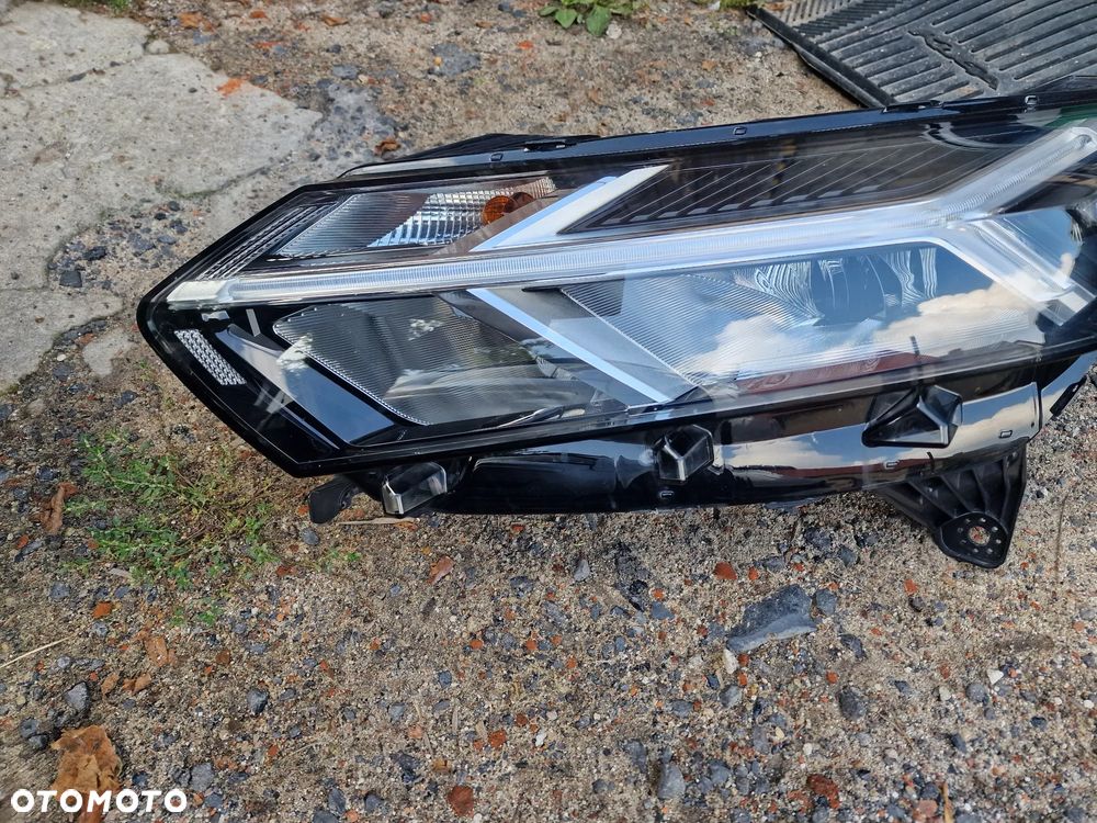 Reflektor  lewy  przód  Dacia  sandero  III 260607161R - 1