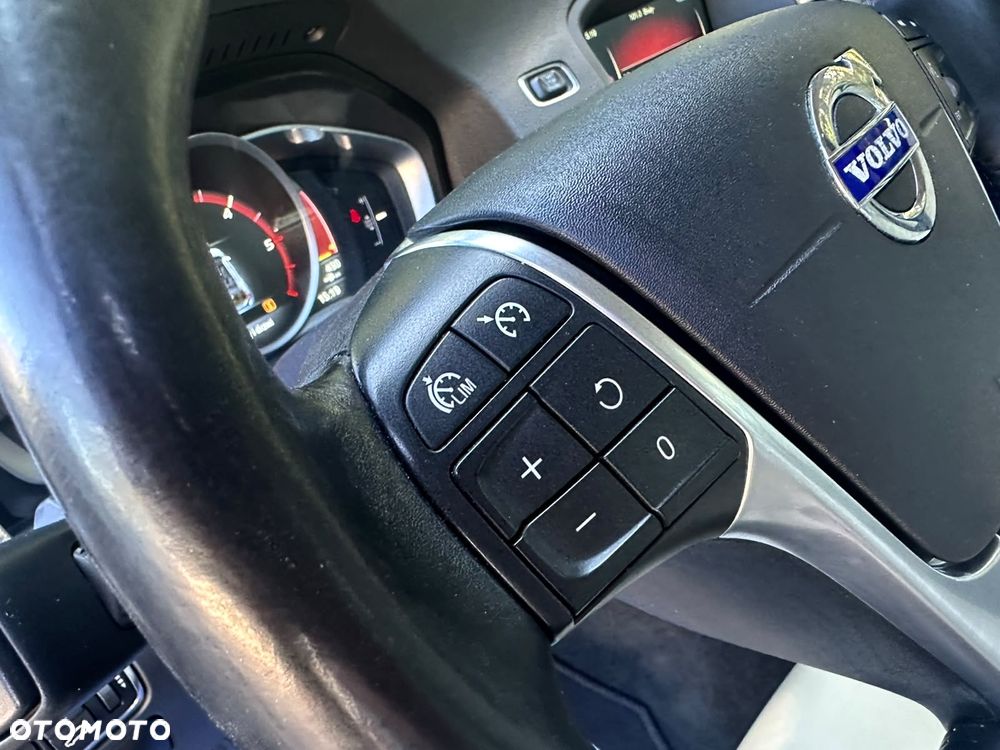 Volvo V60 D4 Momentum - 19