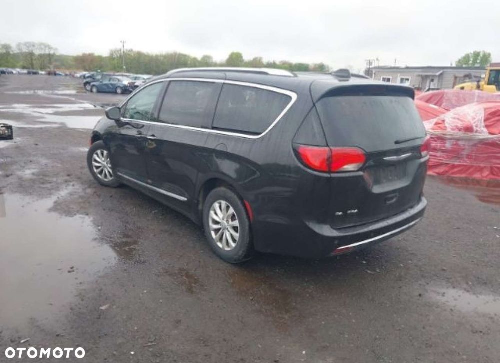 Chrysler Pacifica - 7