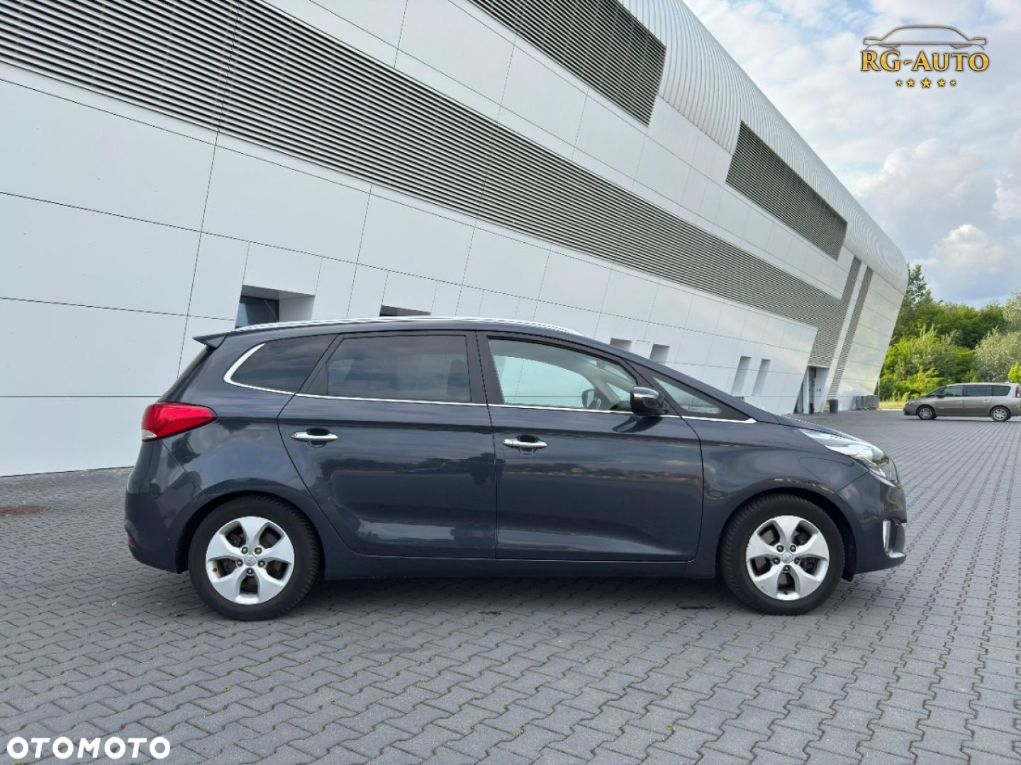 Kia Carens - 7