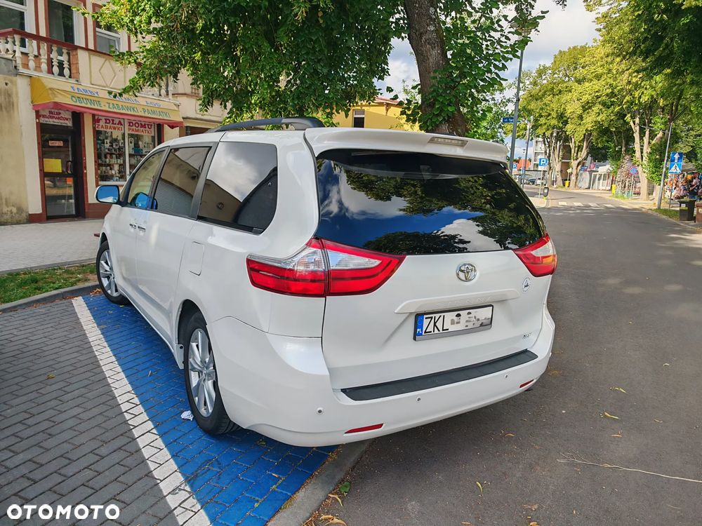 Toyota Sienna 3.5 V6 - 4