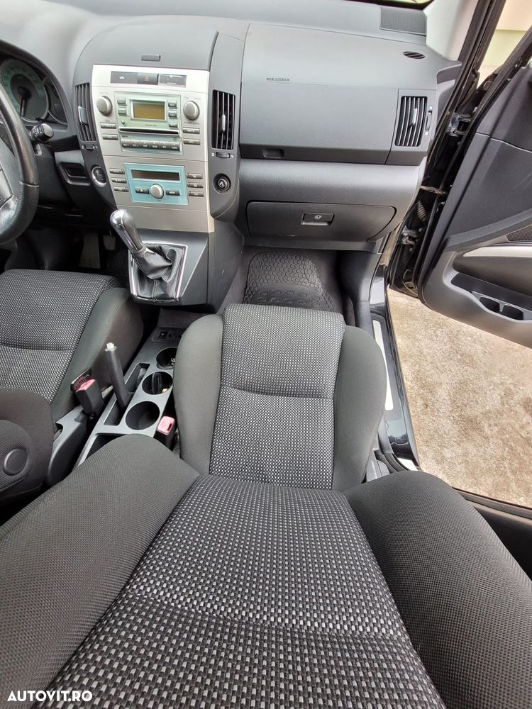 Toyota Corolla Verso 2.2 D-4D Luna - 5