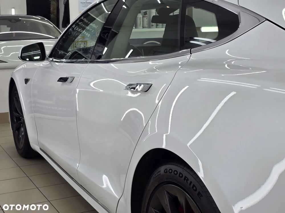 Tesla Model S Dual Motor Allradantrieb - 15