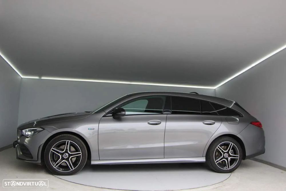 Mercedes-Benz CLA 250 e Shooting Brake AMG Line - 11