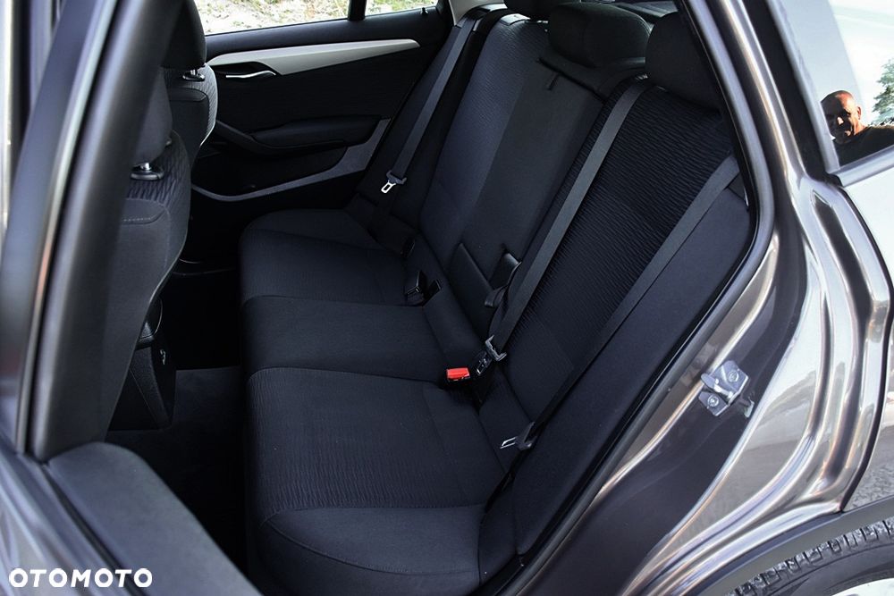 BMW X1 sDrive18d xLine - 35