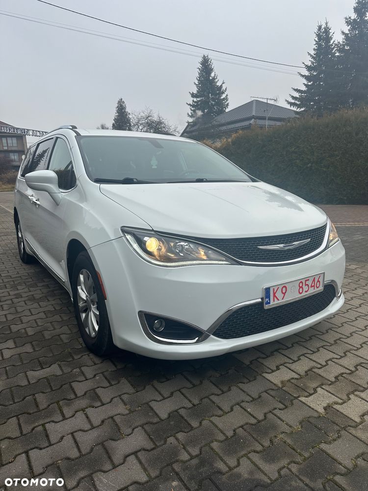 Chrysler Pacifica - 3