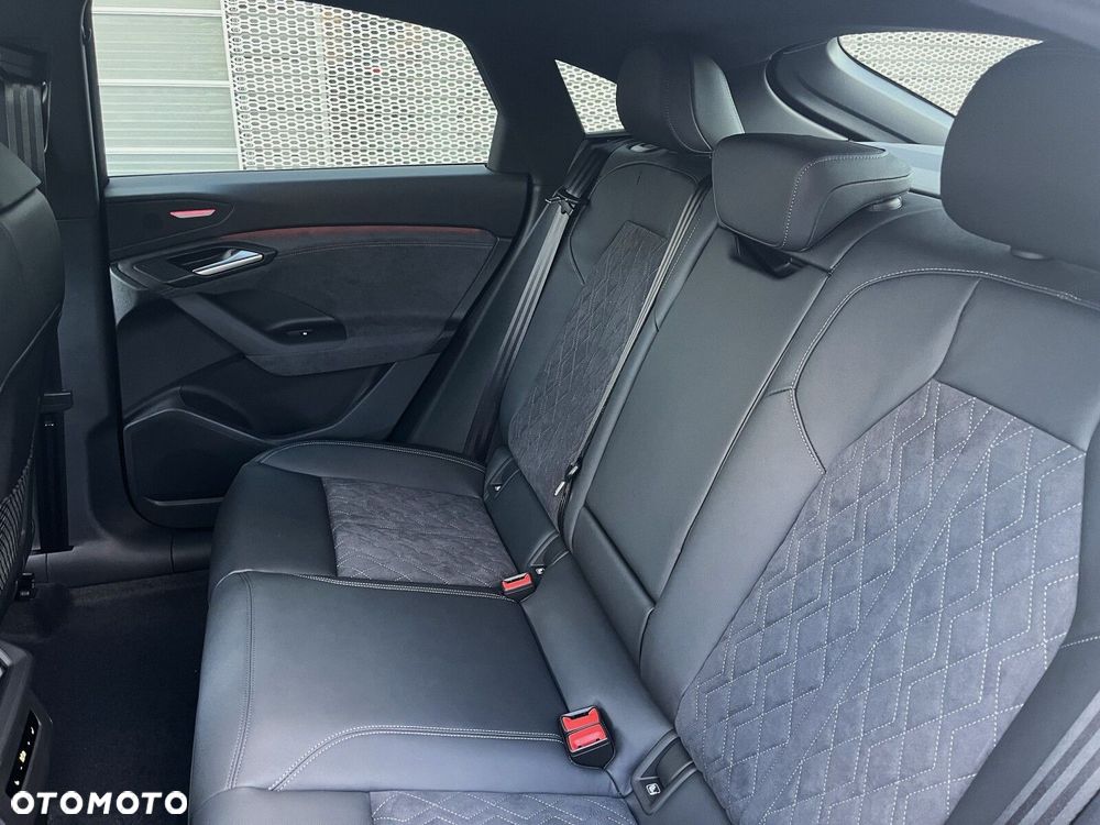 Audi Q6 e-tron - 24