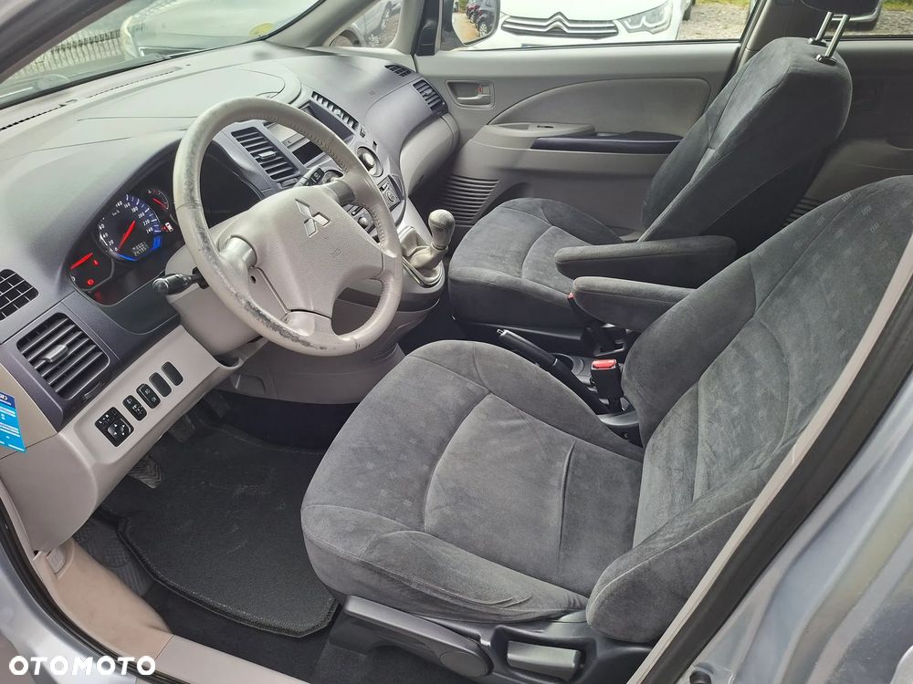 Mitsubishi Grandis 2.4 Intense - 7