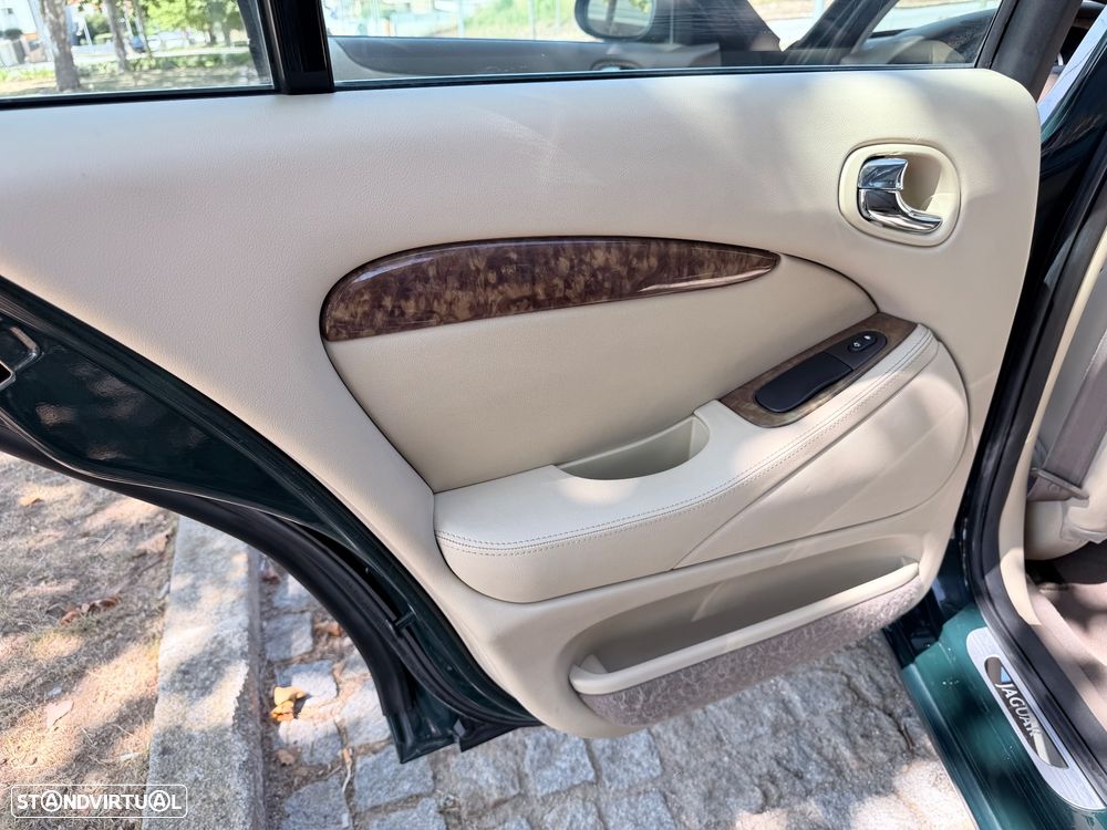 Jaguar S-Type 3.0 V6 Executive Auto. - 19