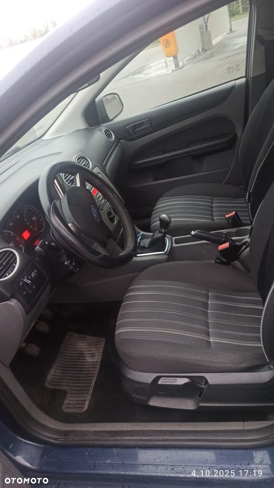 Ford Focus 1.6 Ambiente - 8
